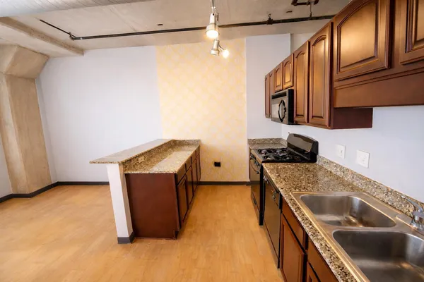 $225,000 | 1550 South Blue Island Avenue, Unit 721, Chicago, IL 60608