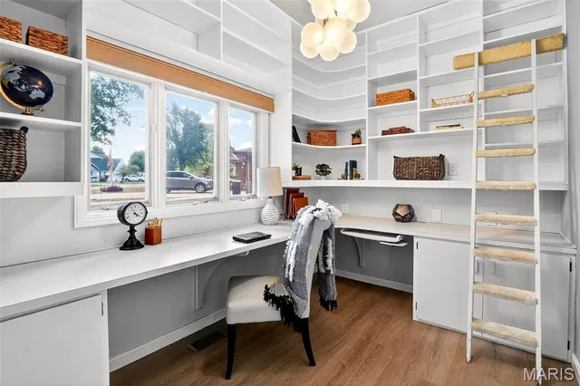 $345,000 | 313 Hazelwood Drive, Alhambra, IL 62001