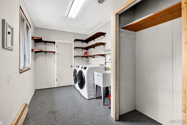 $345,000 | 313 Hazelwood Drive, Alhambra, IL 62001