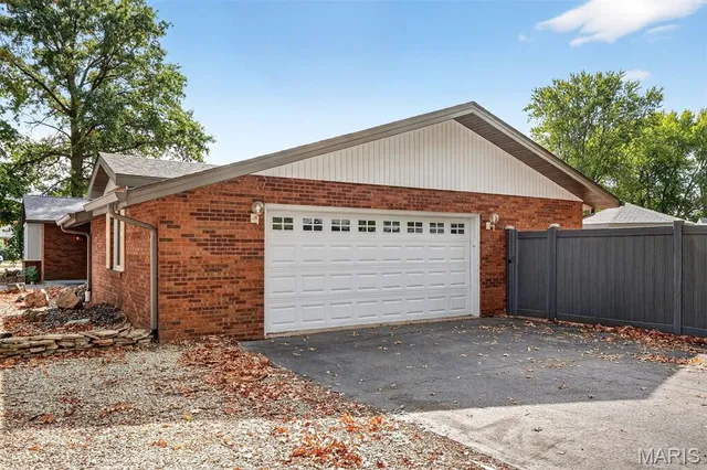 $345,000 | 313 Hazelwood Drive, Alhambra, IL 62001