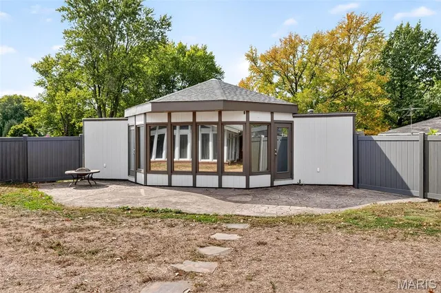 $345,000 | 313 Hazelwood Drive, Alhambra, IL 62001