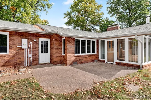 $345,000 | 313 Hazelwood Drive, Alhambra, IL 62001