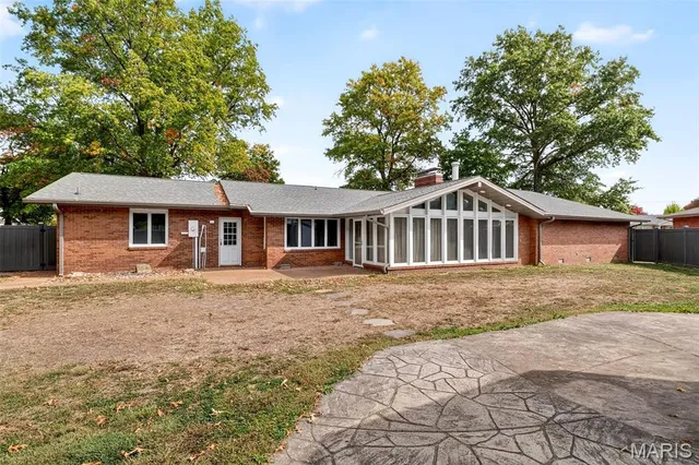 $345,000 | 313 Hazelwood Drive, Alhambra, IL 62001