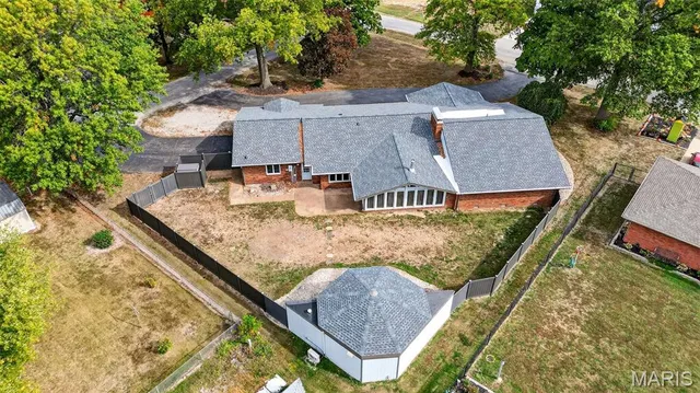 $345,000 | 313 Hazelwood Drive, Alhambra, IL 62001