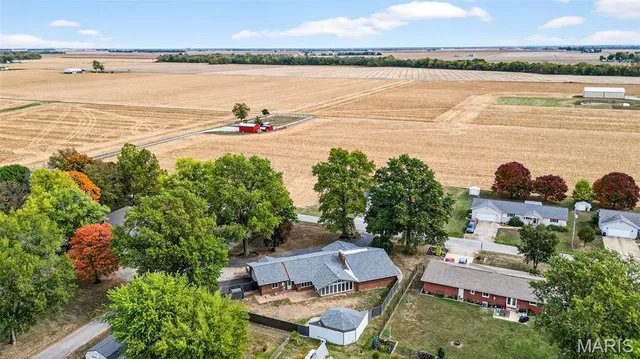 $345,000 | 313 Hazelwood Drive, Alhambra, IL 62001