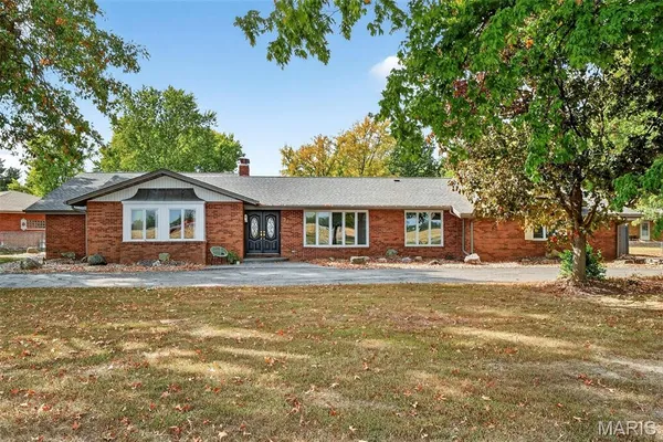 $345,000 | 313 Hazelwood Drive, Alhambra, IL 62001