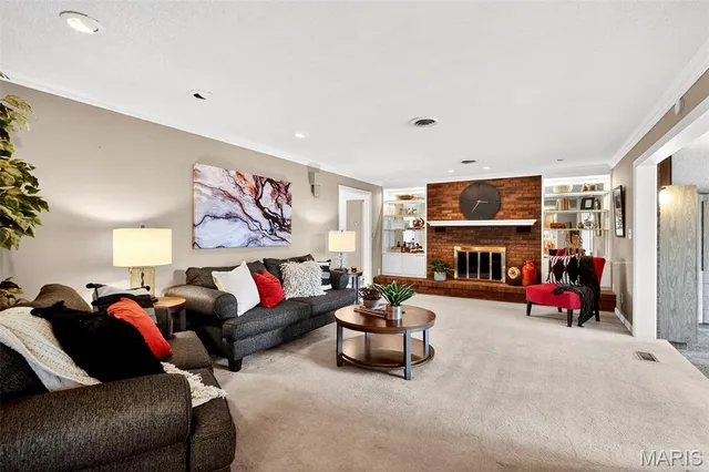 $345,000 | 313 Hazelwood Drive, Alhambra, IL 62001