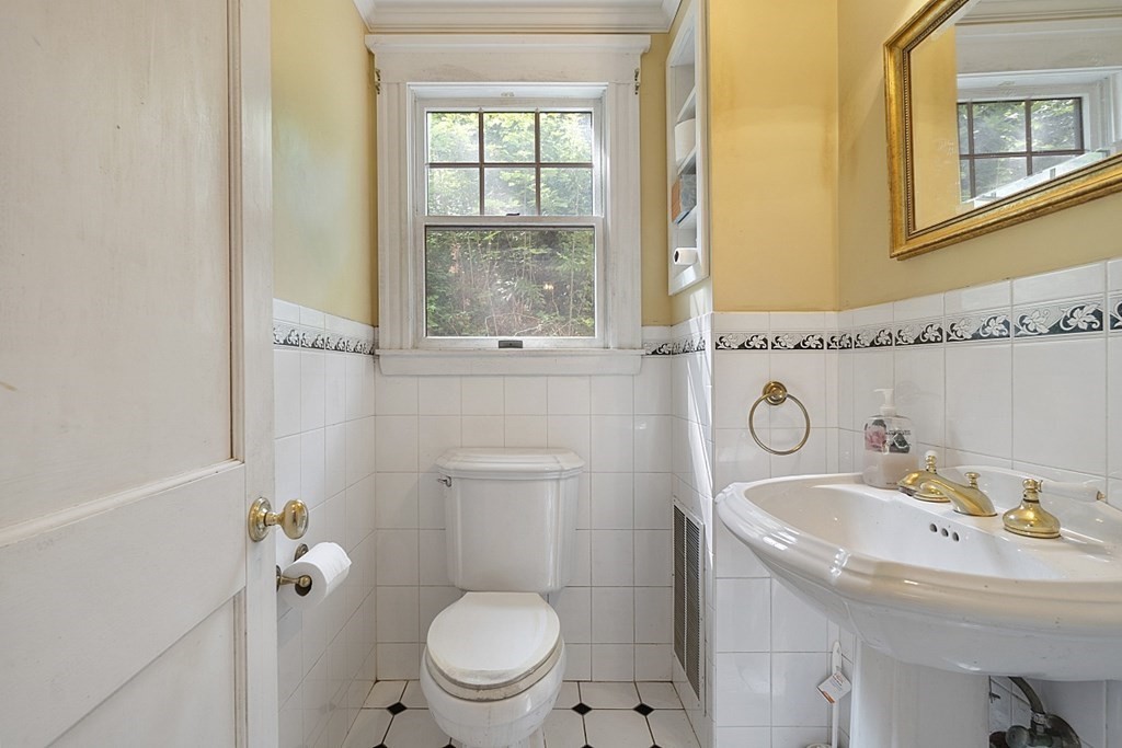 134 Bellevue Road Lynn, MA 01904 - Photo 15 of 36 Gallery Image 15