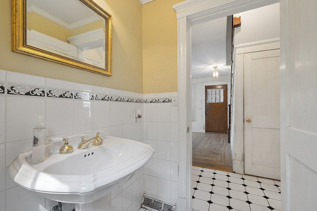 134 Bellevue Road Lynn, MA 01904 - Photo 16 of 36 Gallery Image 16