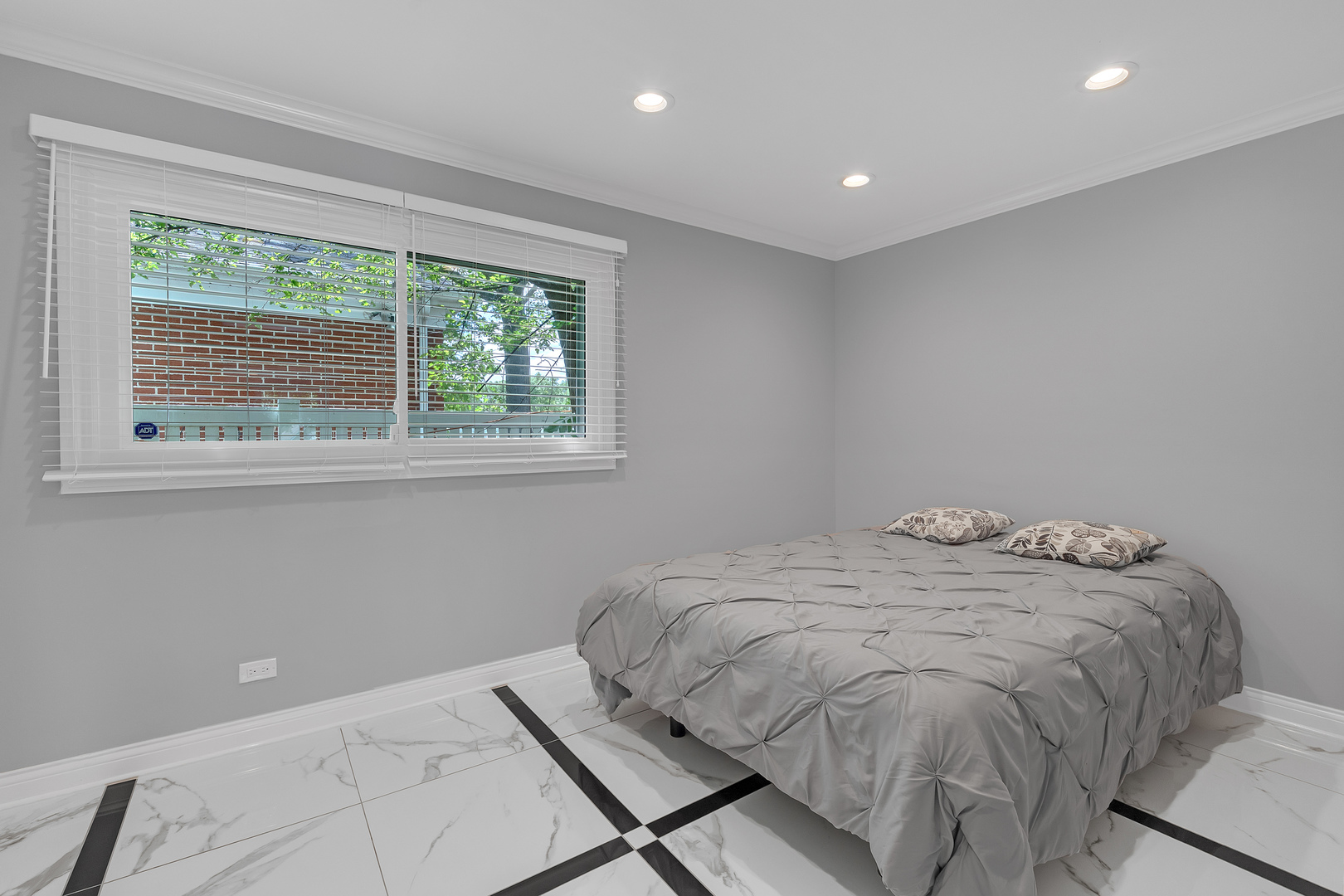 210 West Pickwick Road Arlington Heights, IL 60005 - Photo 20 of 35
