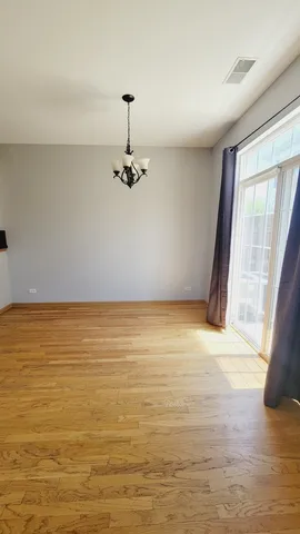 $2,100 | 2592 Hillsboro Boulevard, Unit 2592, Aurora, IL 60503