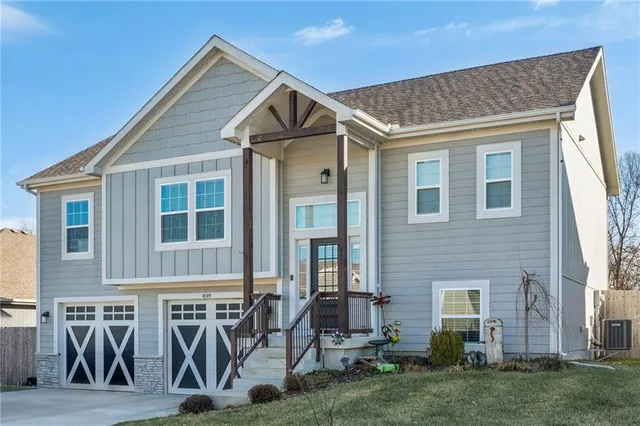 $380,000 | 409 Lilly Lane, Liberty, MO 64068