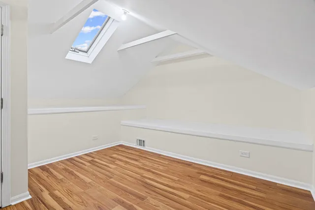 $2,400 | 1725 Pickwick Lane, Glenview, IL 60026