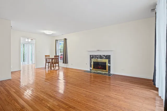 $2,400 | 1725 Pickwick Lane, Glenview, IL 60026