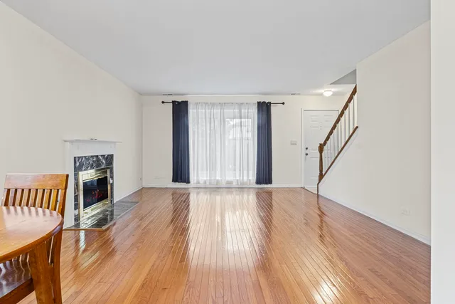 $2,400 | 1725 Pickwick Lane, Glenview, IL 60026