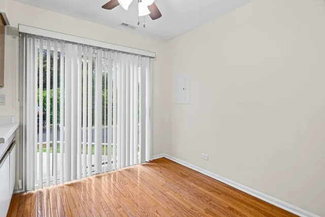 $2,400 | 1725 Pickwick Lane, Glenview, IL 60026