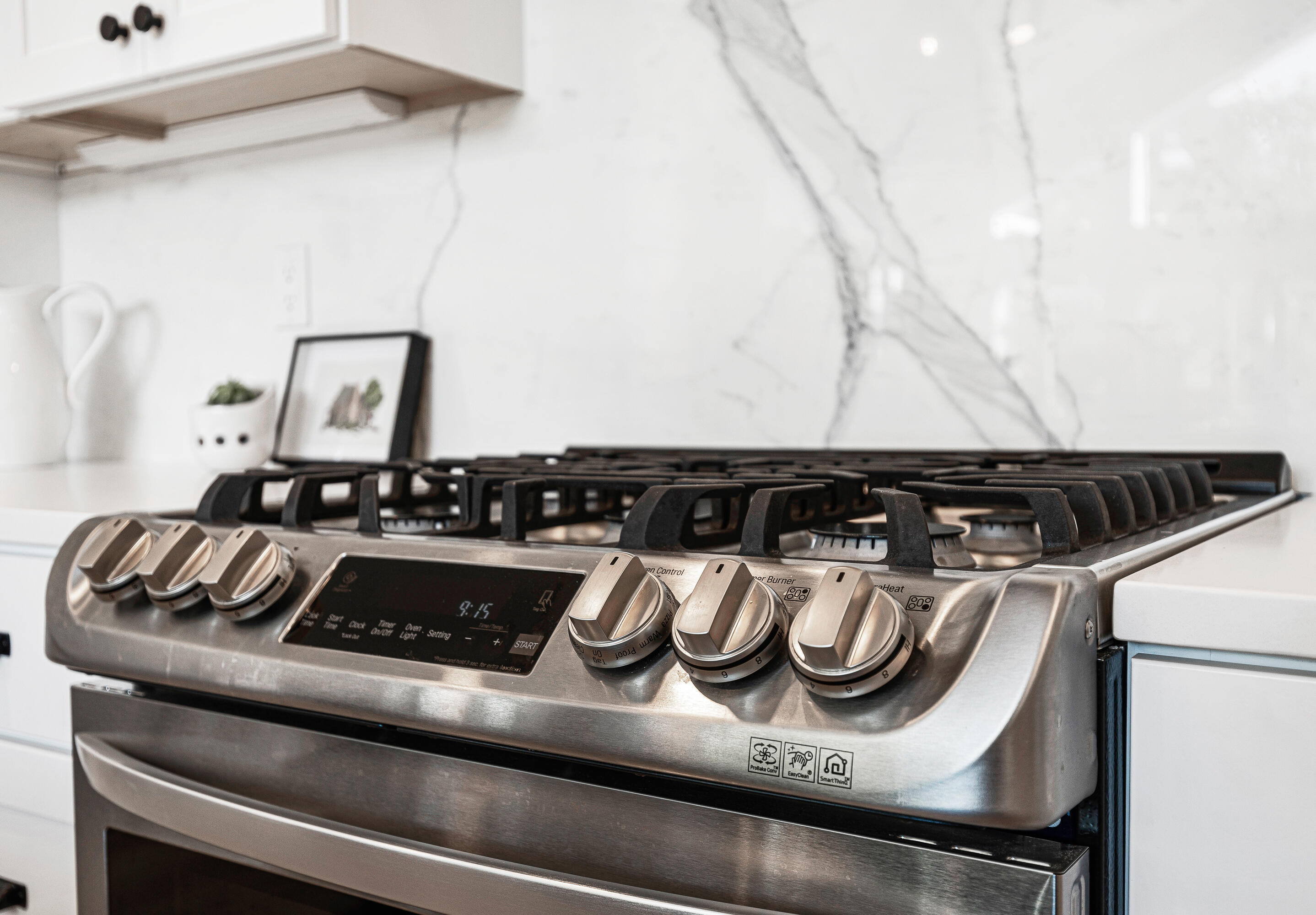 585 South Loop Road Jacksonville, OR 97530 - Photo 28 of 35 Gas range