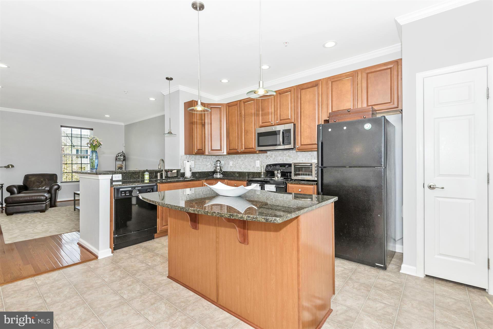 2073 Spring Run Circle Frederick, MD 21702 - Photo 7 of 30 Kitchen