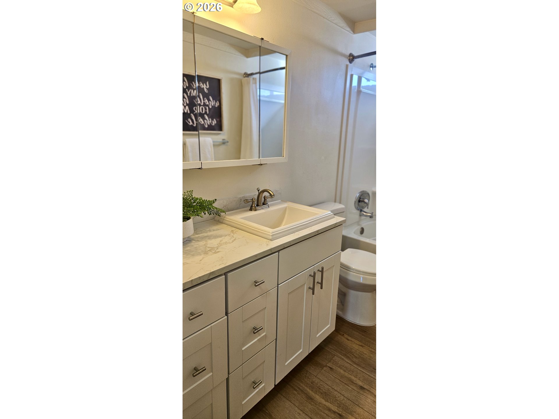 451 Lochaven Avenue Springfield, OR 97477 - Photo 15 of 21 a bathroom with a sink and a mirror