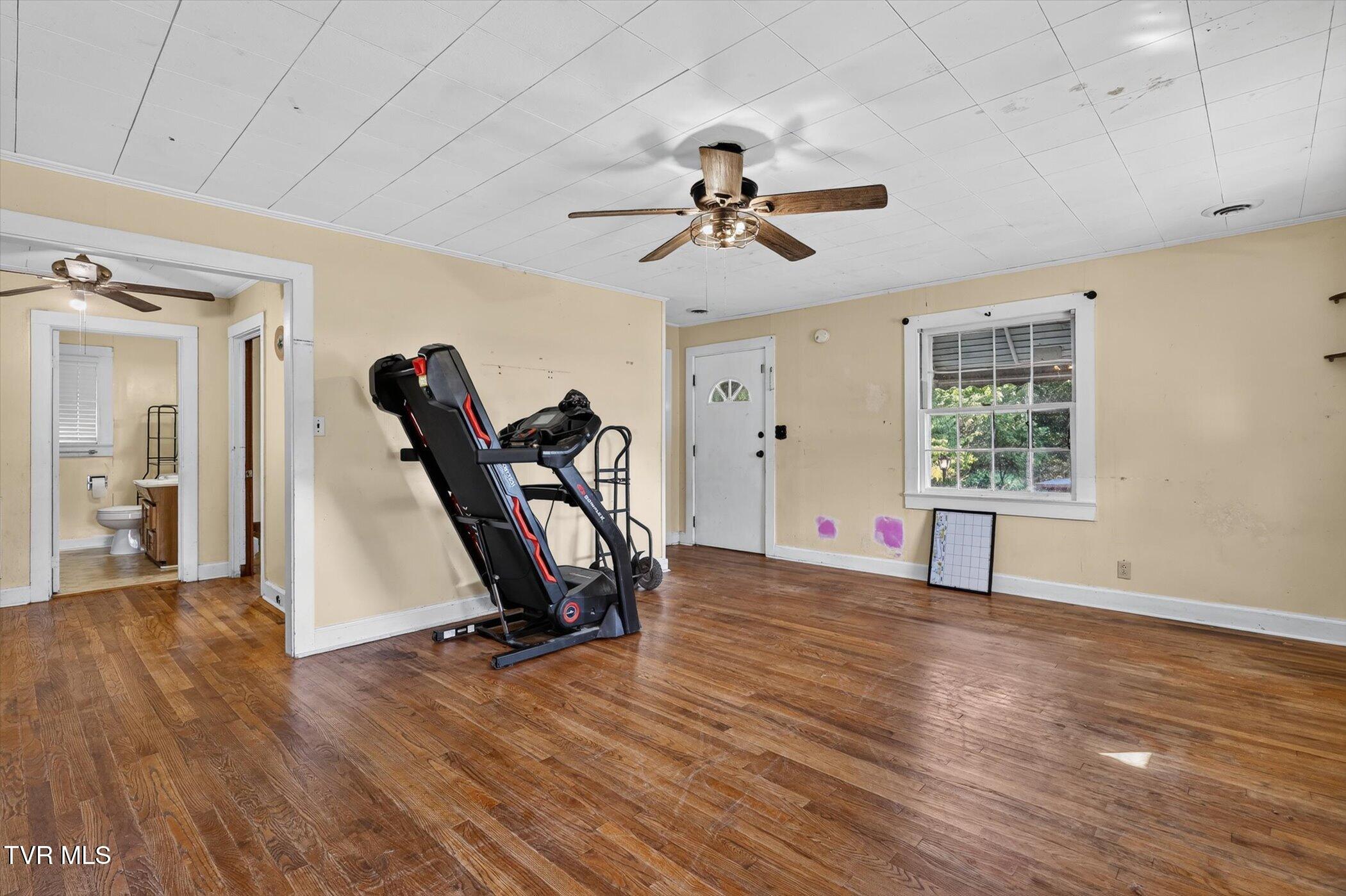 113 Ell Street Greeneville, TN 37743 - Photo 10 of 35 07-113-Ell-St-WindowStill-Photography