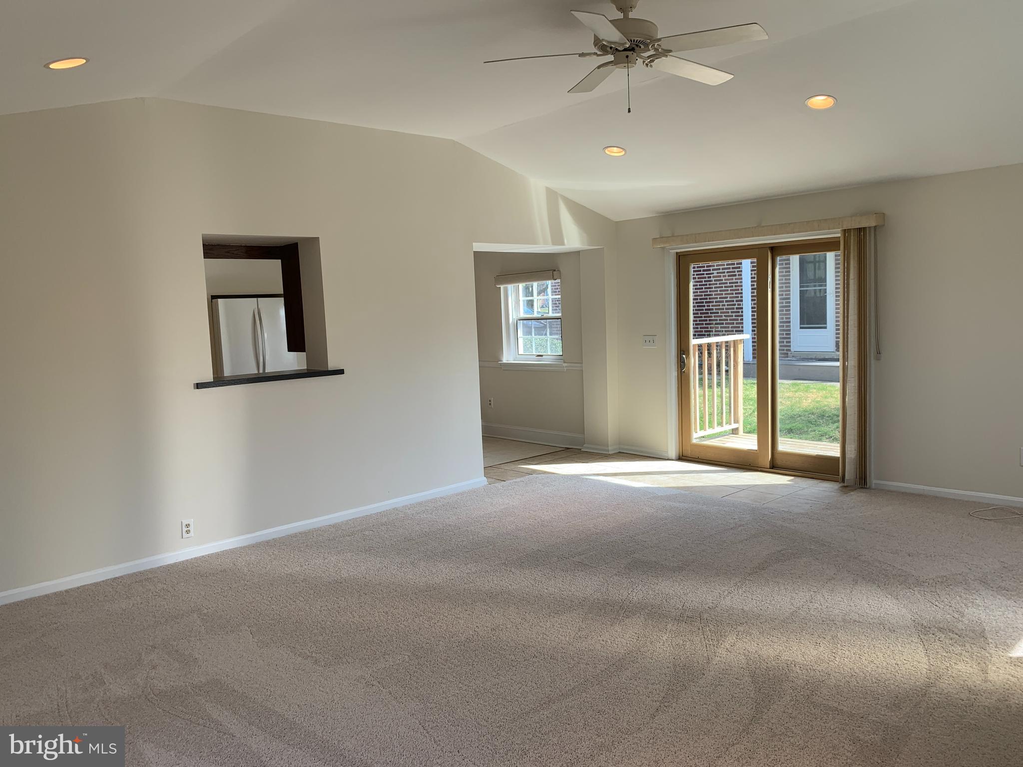 116 Treaty Road Drexel Hill, PA 19026 - Photo 19 of 48 Sliders to side Deck
