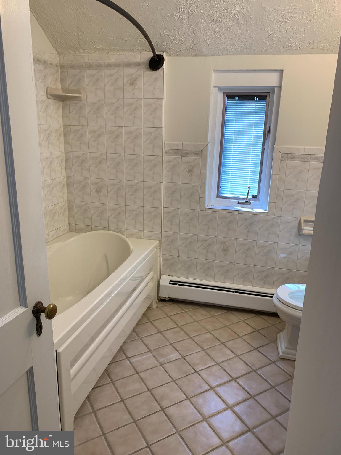 116 Treaty Road Drexel Hill, PA 19026 - Photo 33 of 48 Hall Bath