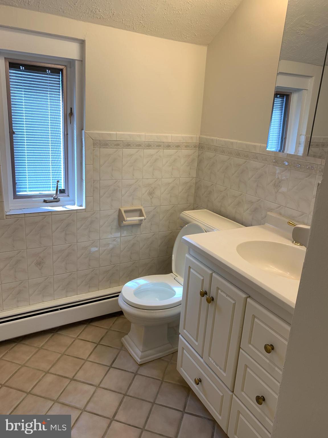 116 Treaty Road Drexel Hill, PA 19026 - Photo 34 of 48 Hall Bath