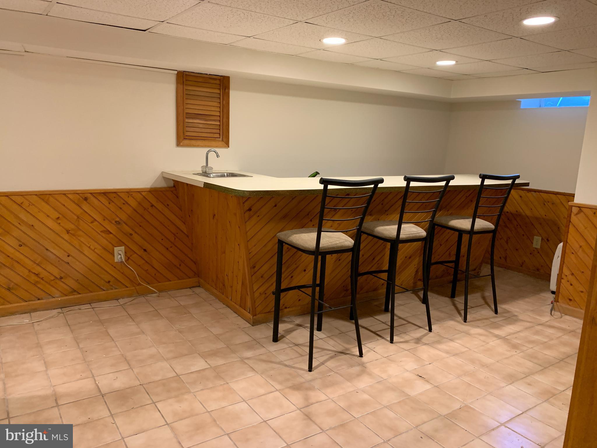 116 Treaty Road Drexel Hill, PA 19026 - Photo 40 of 48 Bar
