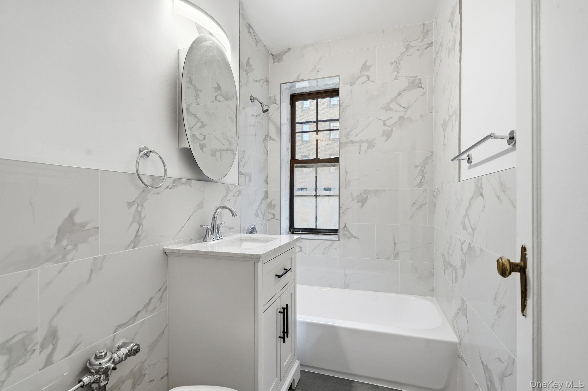 196 Garth Road, Unit 2F Scarsdale, NY 10583 - Photo 17 of 23 Bathroom