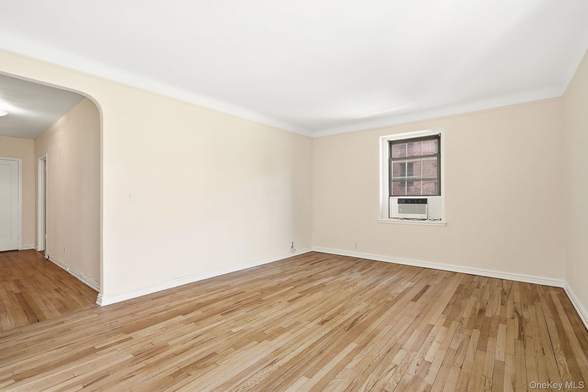 196 Garth Road, Unit 2F Scarsdale, NY 10583 - Photo 7 of 23 Alternate View Living Room