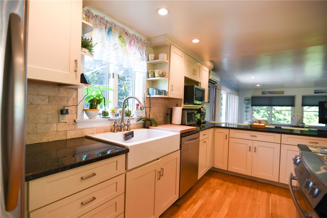 47 Benefit Road South Kingstown, RI 02879 - Photo 16 of 46