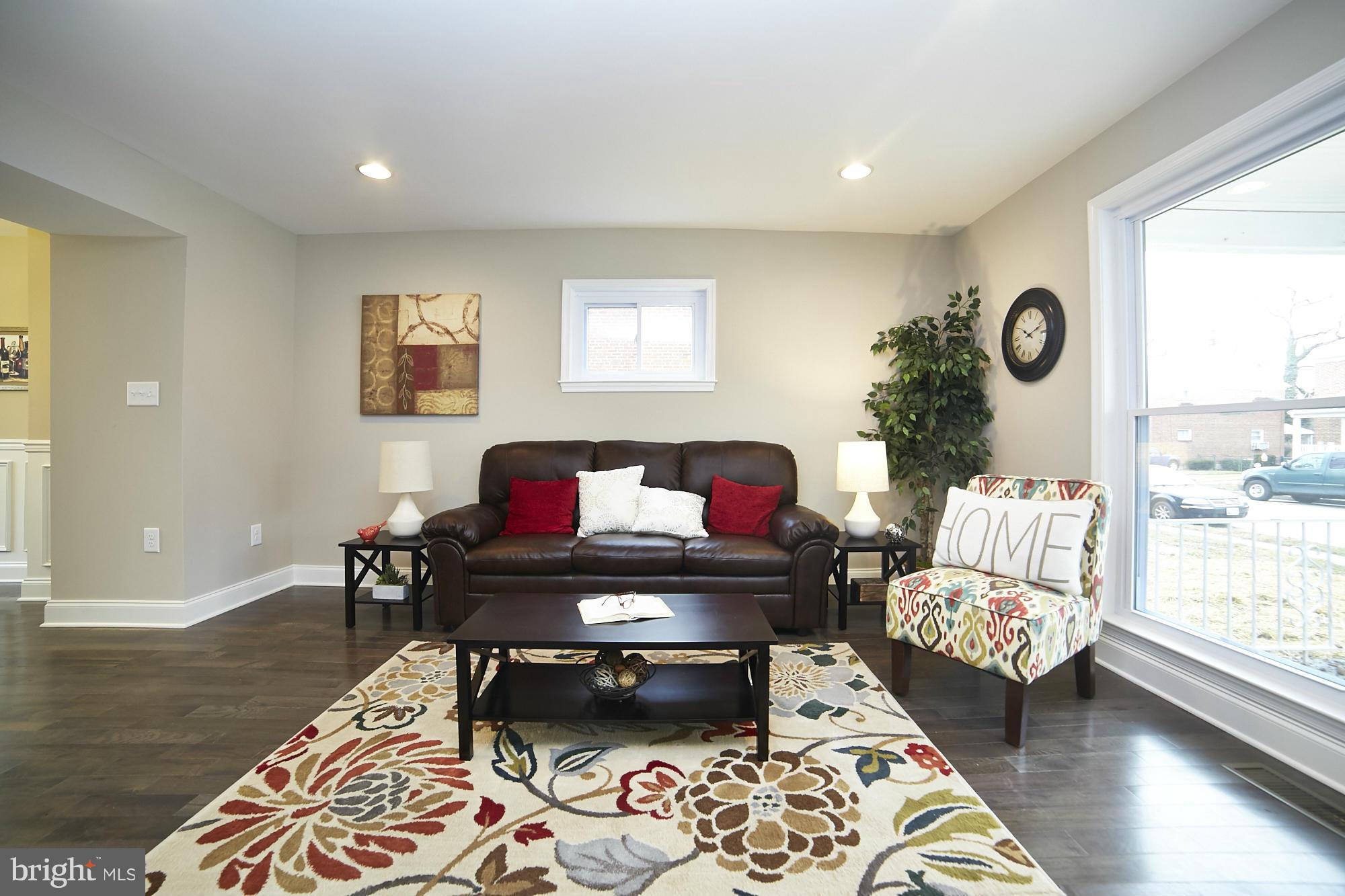 1125 Hollen Road Baltimore, MD 21239 - Photo 3 of 30 Living Room