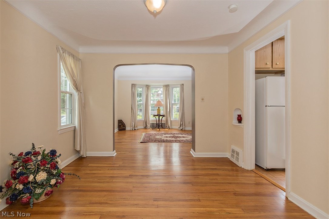 4042 Ellison Road Cleveland, OH 44121 - Photo 8 of 33