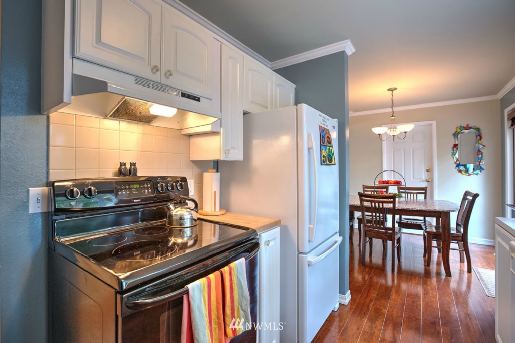 14651 Southeast 140th Place Renton, WA 98059 - Photo 6 of 15 Gallery Image 6