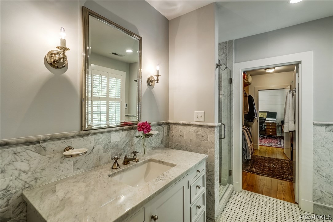 207 Wood Road Henrico, VA 23229 - Photo 17 of 50 View of dual master bathroom with adjoining walk-i