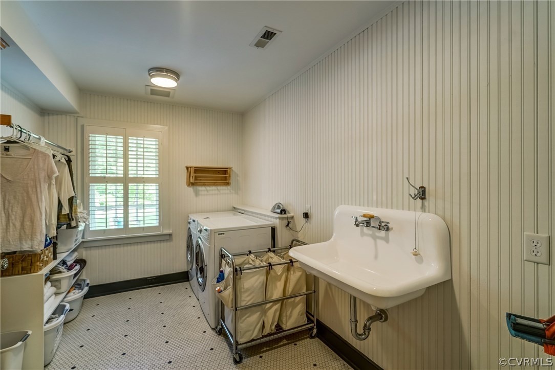 207 Wood Road Henrico, VA 23229 - Photo 20 of 50 Spacious, tasteful, functional laundry room with w