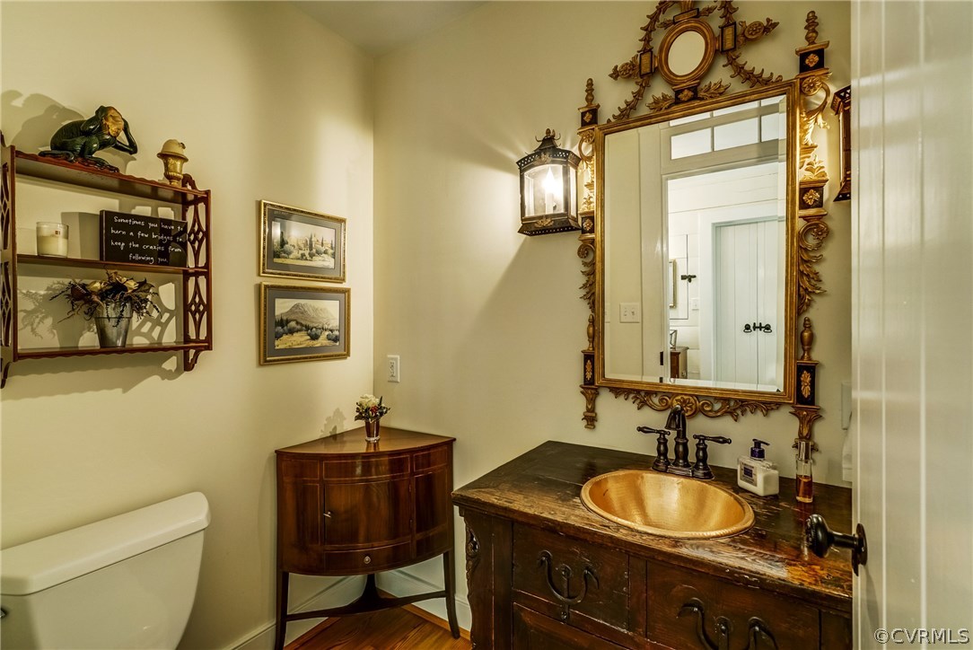 207 Wood Road Henrico, VA 23229 - Photo 4 of 50 Elegant powder room located off foyer