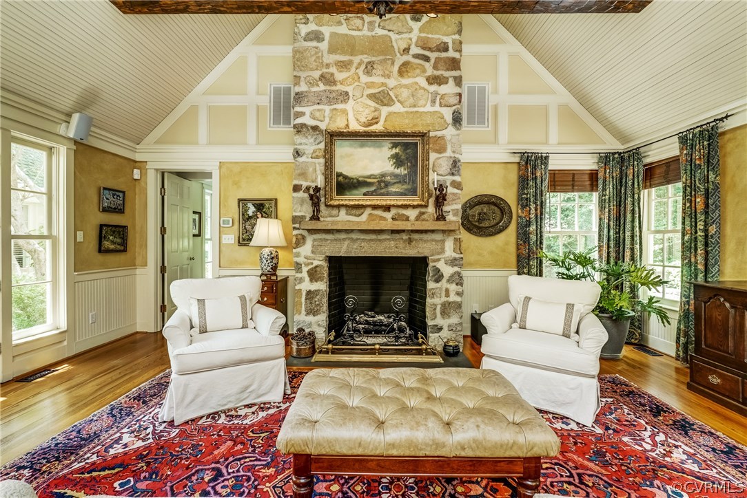 207 Wood Road Henrico, VA 23229 - Photo 9 of 50 Great room with heart pine floors, vaulted ceiling
