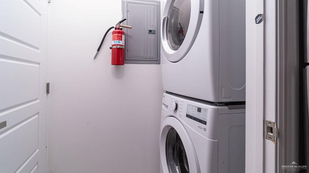 901 East Yuma Avenue, Unit 1902 McAllen, TX 78503 - Photo 5 of 13 a utility room with dryer and washer