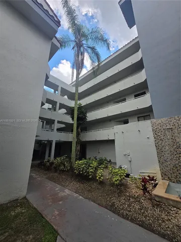 $1,950 | 8205 Southwest 152nd Avenue, Unit F207, Miami, FL 33193