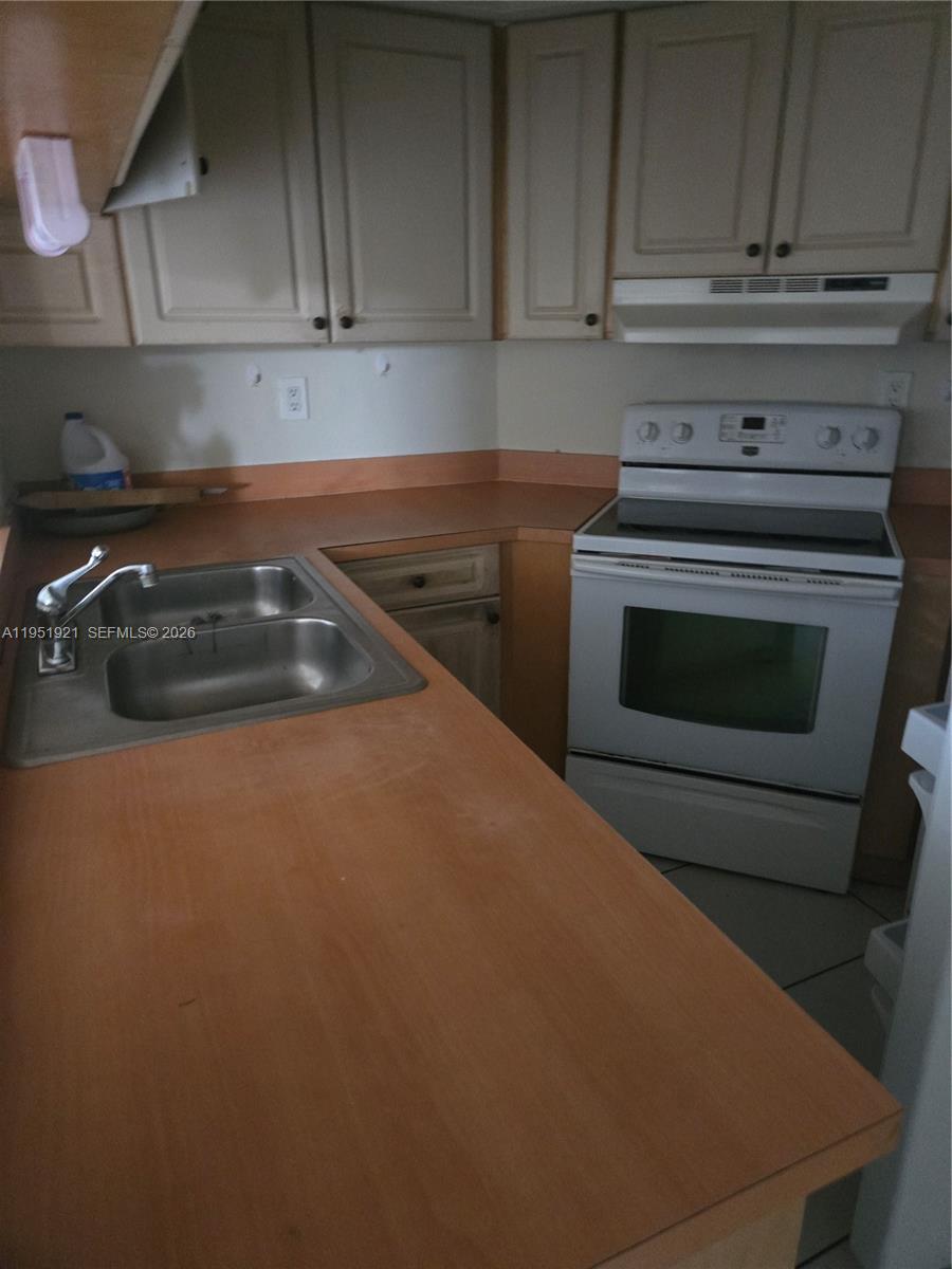 8205 Southwest 152nd Avenue, Unit F207 Miami, FL 33193 - Photo 10 of 11