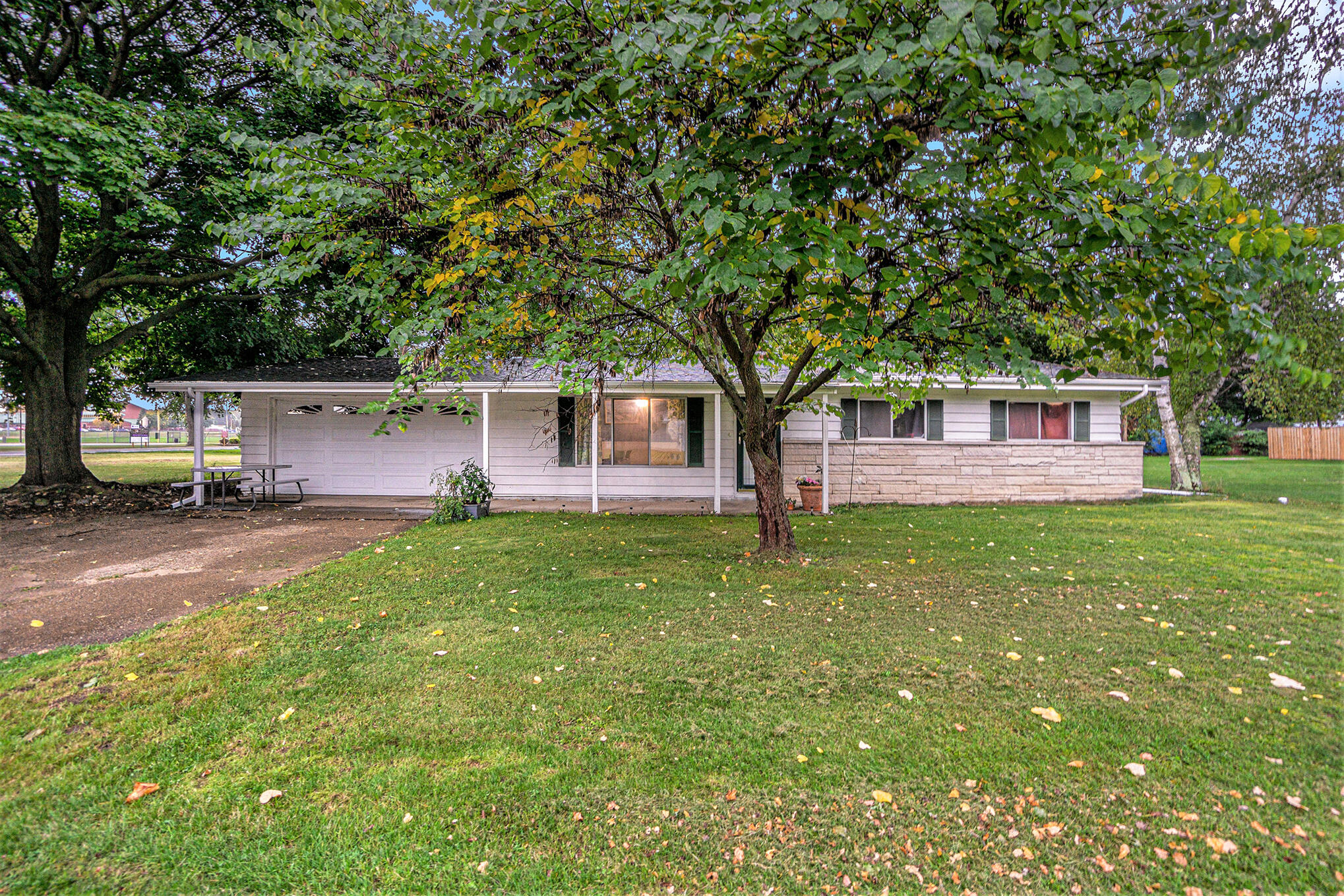 431 11th Avenue Three Rivers, MI 49093 - Photo 4 of 28 004_dsc09589