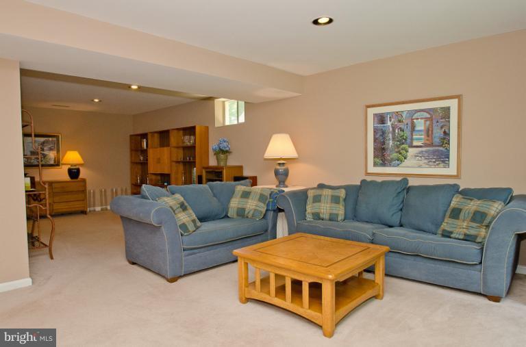 8554 Hooes Road Springfield, VA 22153 - Photo 21 of 26 Family Room