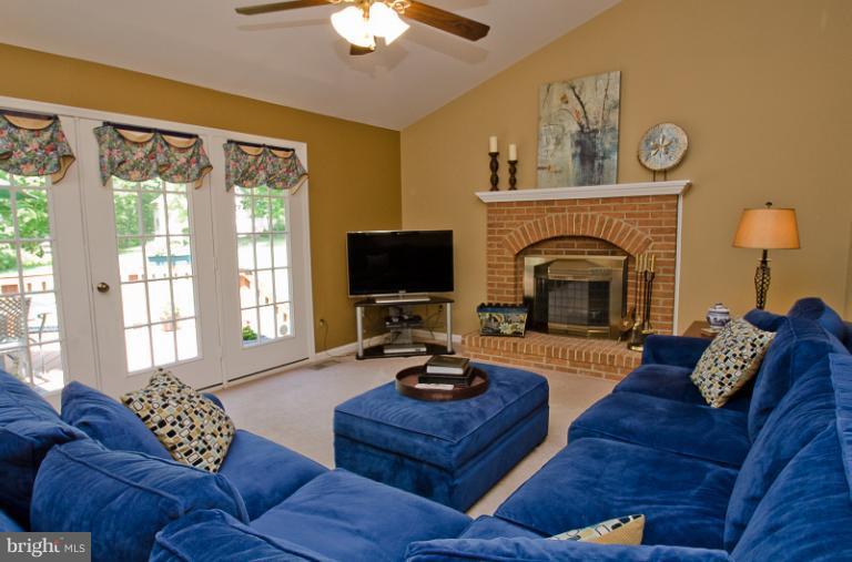8554 Hooes Road Springfield, VA 22153 - Photo 24 of 26 Family Room