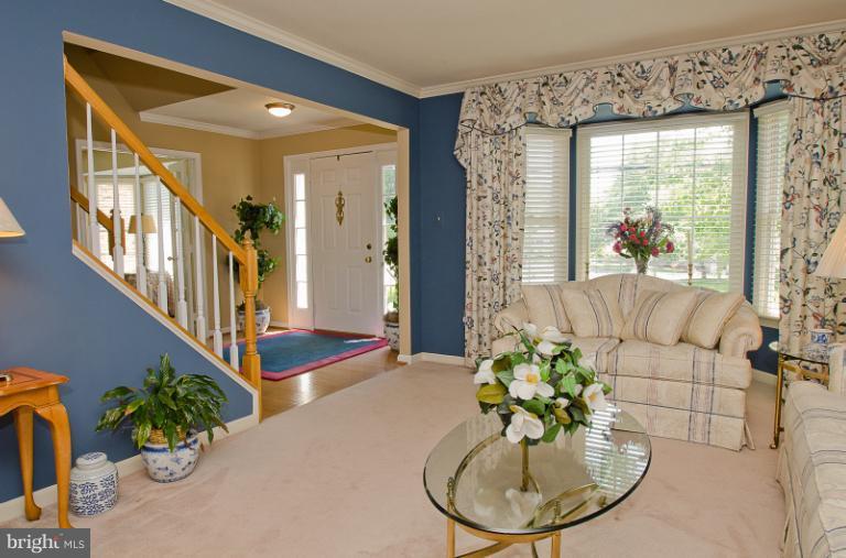 8554 Hooes Road Springfield, VA 22153 - Photo 9 of 26 Living Room