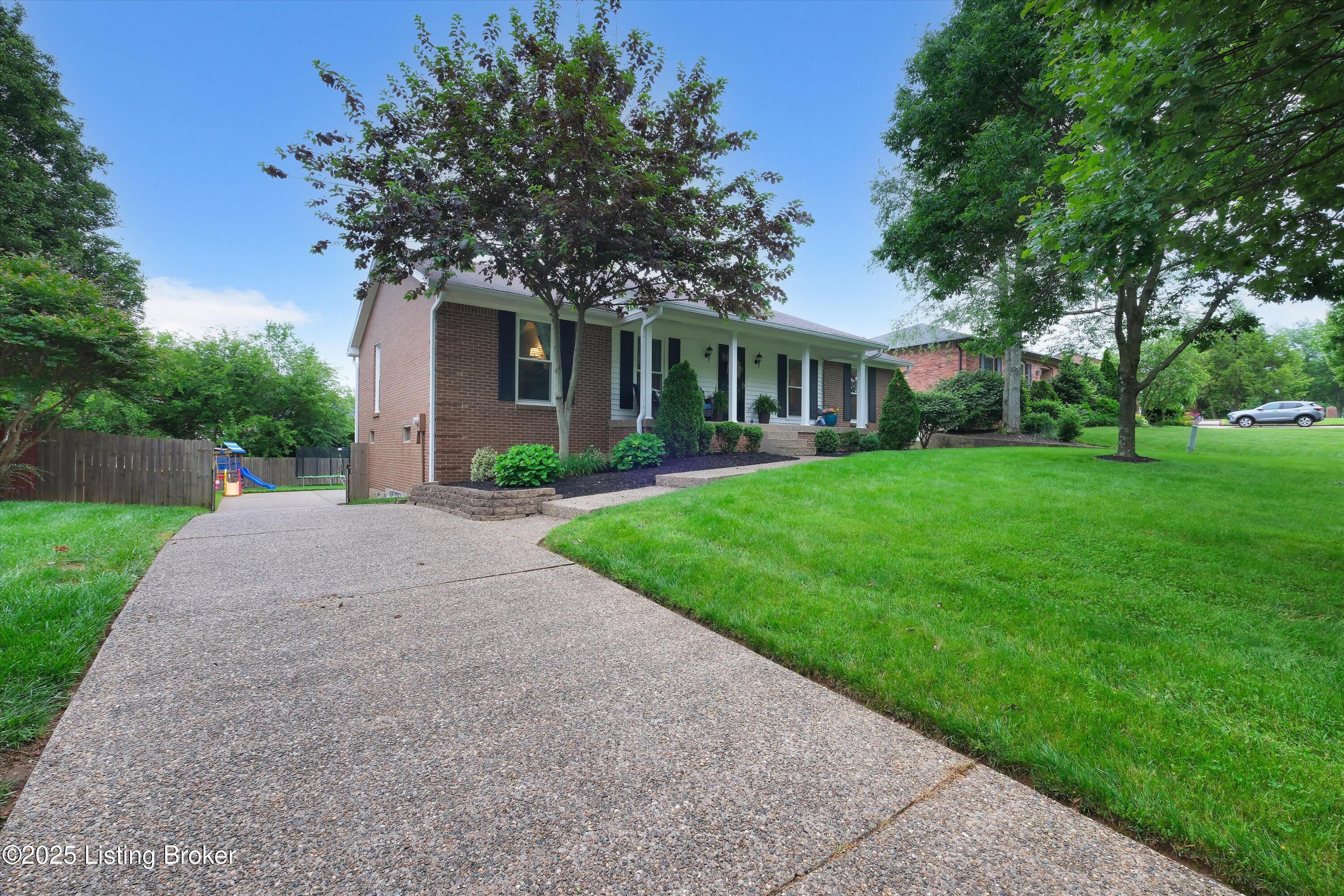 2807 Wareham Road Louisville, KY 40242 - Photo 4 of 39 04-2807 Wareham Rd
