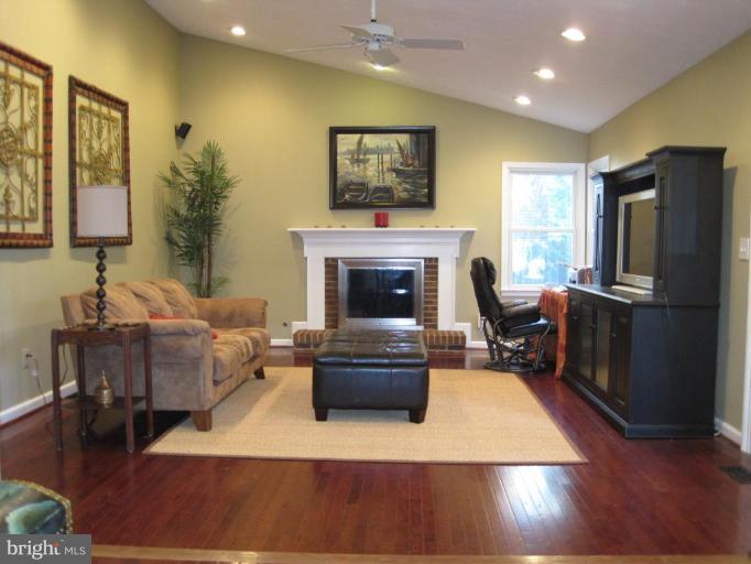 257 Charring Court Riva, MD 21140 - Photo 3 of 27 Family Room