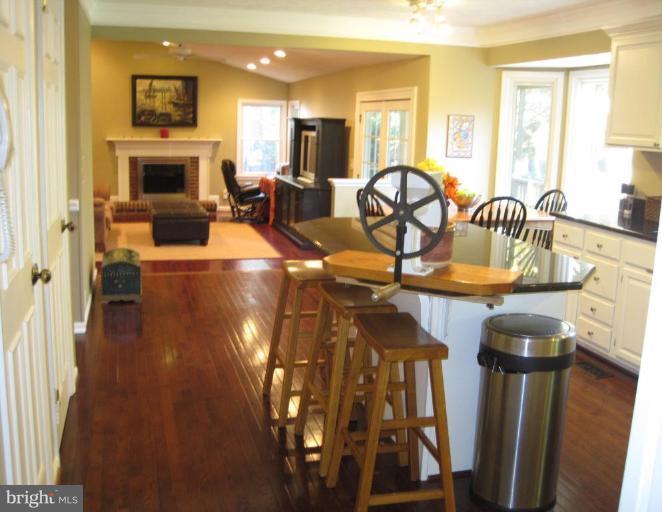 257 Charring Court Riva, MD 21140 - Photo 8 of 27 Kitchen/Family Room