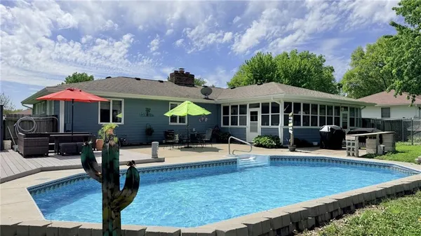 $325,000 | 1809 Hillcrest Drive, Trenton, MO 64683