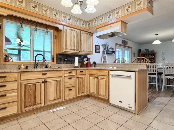 $325,000 | 1809 Hillcrest Drive, Trenton, MO 64683